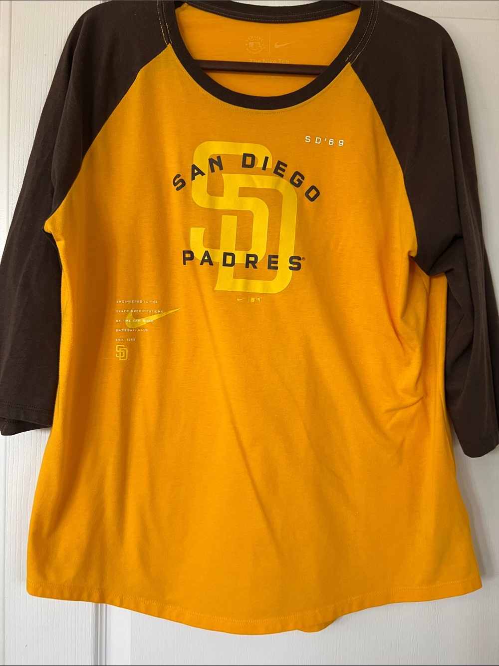 EUC Nike San Diego Padres Gold and Brown Raglan 3/4 Sleeve Shirt XL
